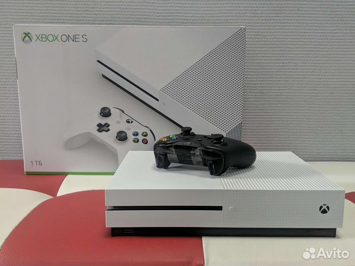 Игровая приставка Xbox One S 1Tb
