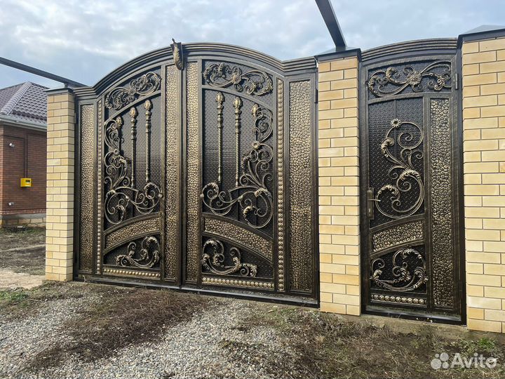 Кованные ворота для частного дома