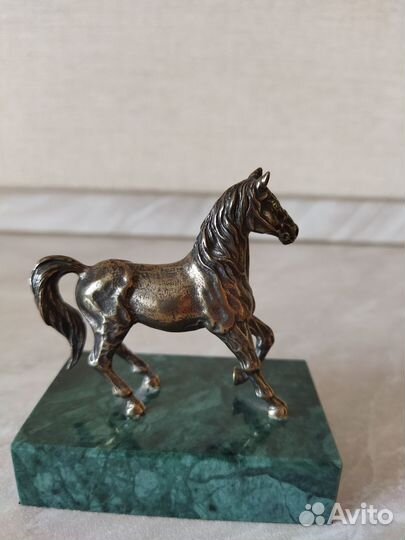 Бронзовая статуэтка Конь