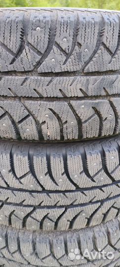 Bridgestone Ice Cruiser 7000S 215/60 R16 95T