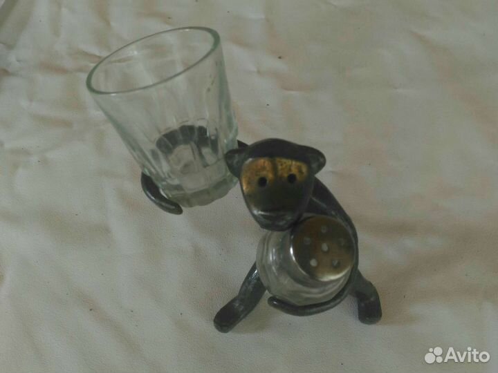 Статуэтка солонка