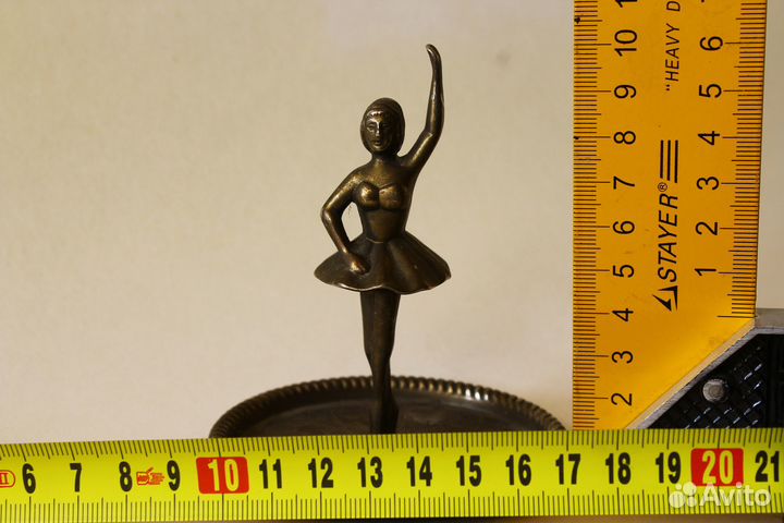 Статуэтка бронзовая 