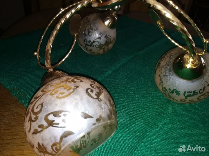 Люстра три плафона