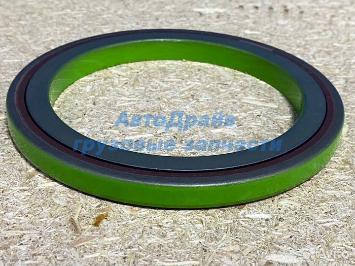 Сальник хвостовика редуктора грузовиков Вольво 110