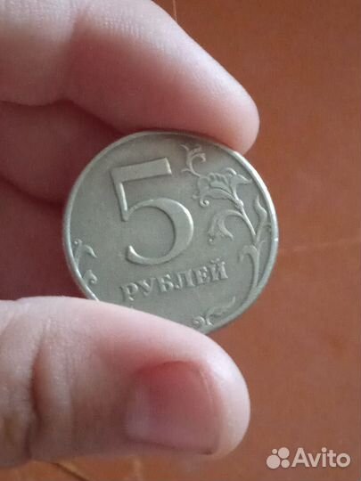 Монета номиналом в 5рублей 1997г