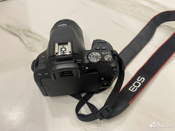 Зеркальный фотоаппарат Canon EOS 200D Kit