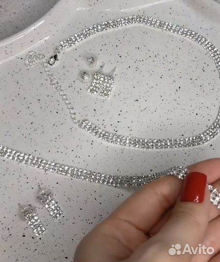 Колье и серьги из страз