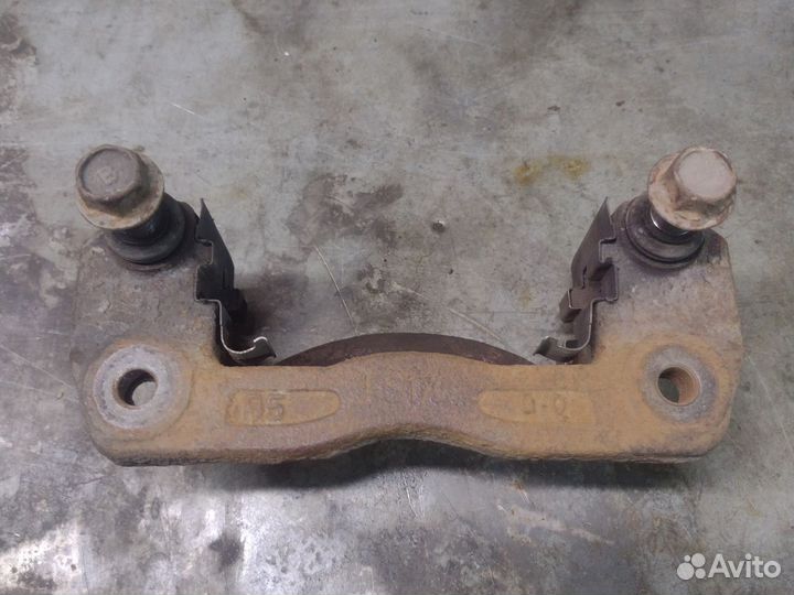 Скоба суппорта Kia Spectra Shuma 2 перед правая