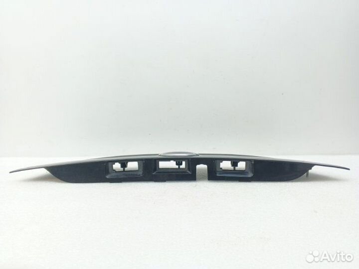 Накладка крышки багажника задняя Nissan Qashqai