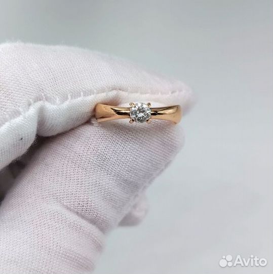 Золотое кольцо с бриллиантом 16,5р