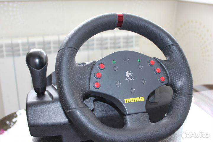 Игровой руль Logitech Momo Racing