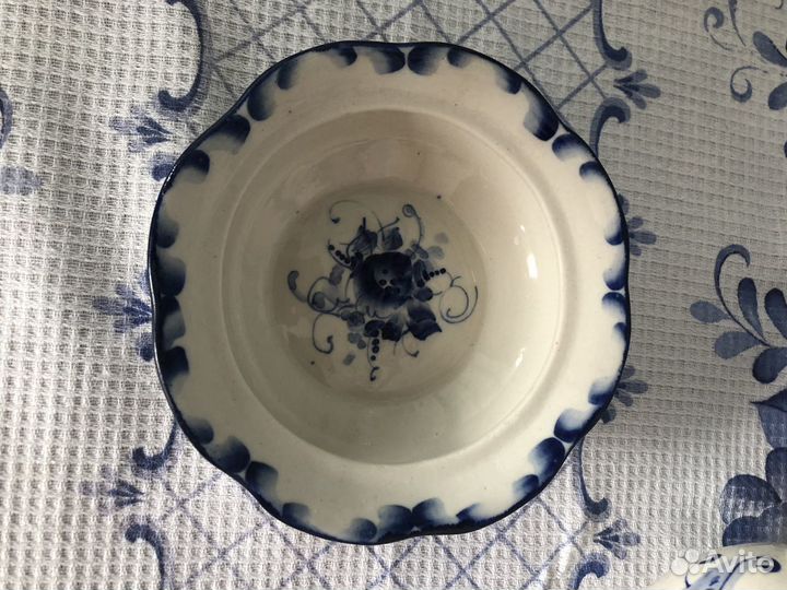 Сахарница, маслёнка, чайник