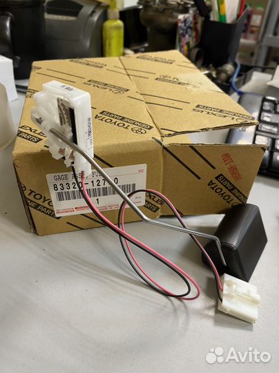 Датчик уровня топлива Toyota auris, corolla