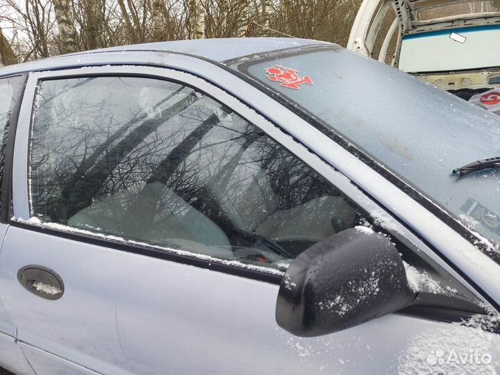 Стекло переднее правое Mitsubishi Colt CA 4 92-96