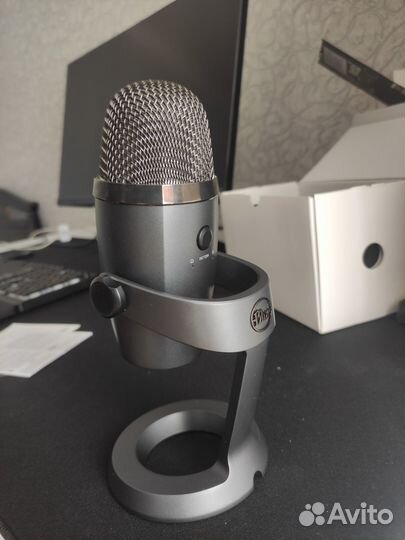 Микрофон Blue Yeti nano