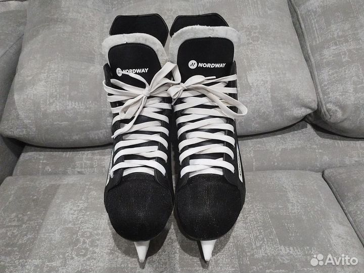 Коньки хоккейные 43 размер новые