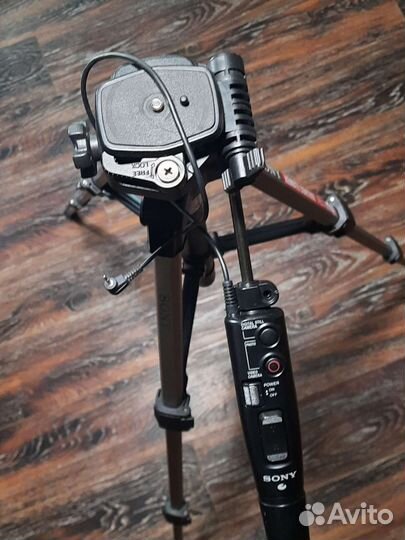 Штатив для фотоаппарата Sony с пультом управления