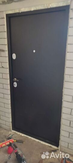 Дверь входная металлическая новая