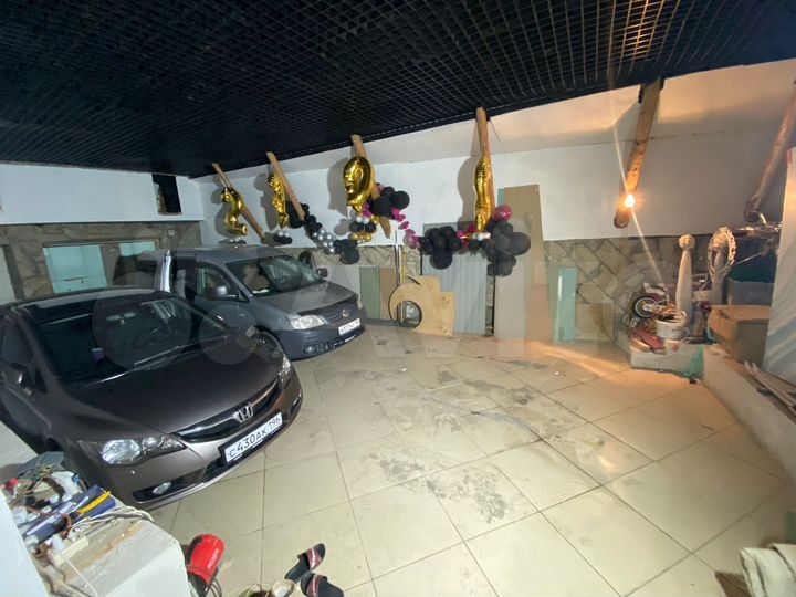 Гараж, > 30 м²