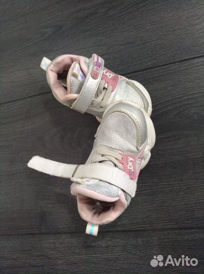 Кроссовки для девочки