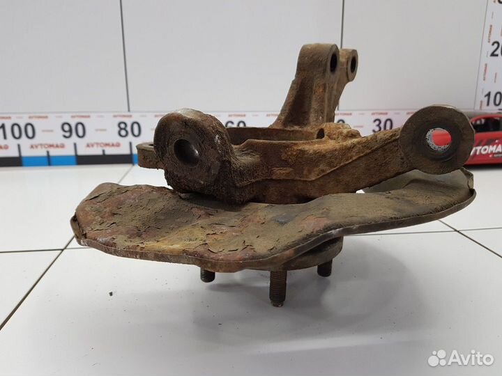 Кулак поворотный передний правый (Pontiac Vibe)