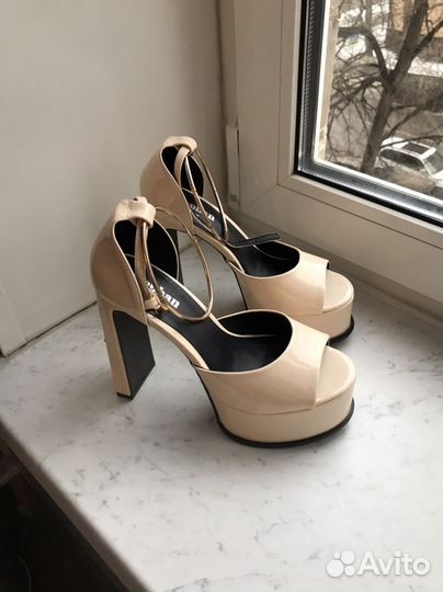 Босоножки новые