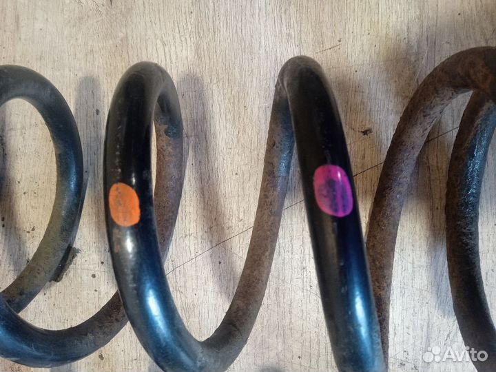 Задняя пружина Nissan Pathfinder R51