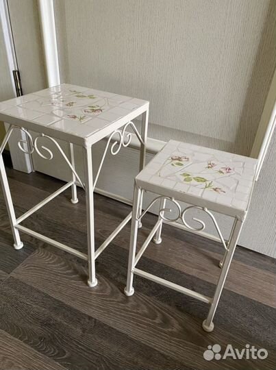 Декоративный столик, подставка под цветы