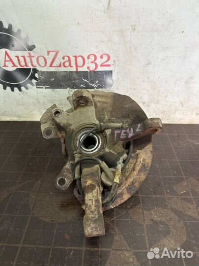 Кулак передний левый Hyundai Getz