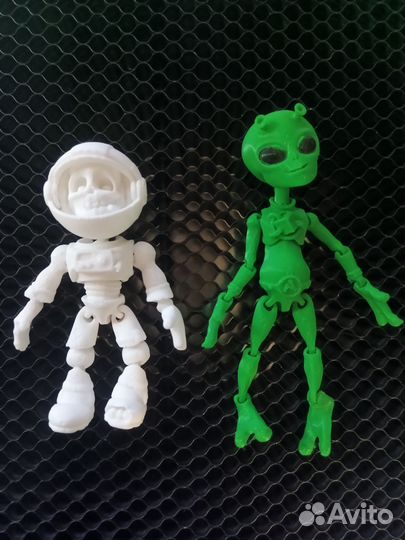 Подвижные фигурки Астронавт-зомби и Инопланетянин