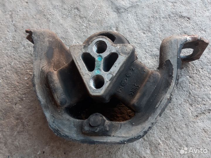 Подушка,кронштейн МКПП daewoo nexia 1.6