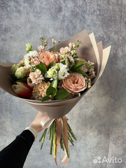 Букет цветов композиция розы и тюльпаны доставка