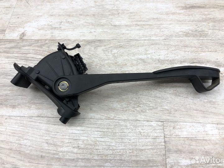 Педаль газа Volvo V70 универсал D5252T 2000