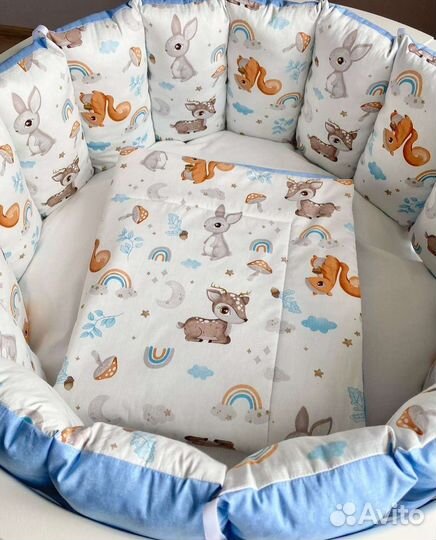 Бортики в кроватку. Косичка. Подушки