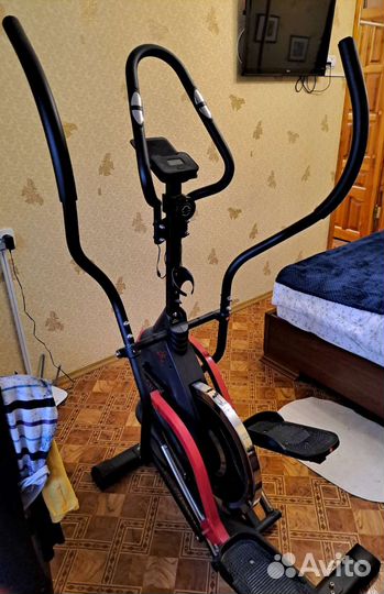 Эллиптический тренажёр с элементами степа