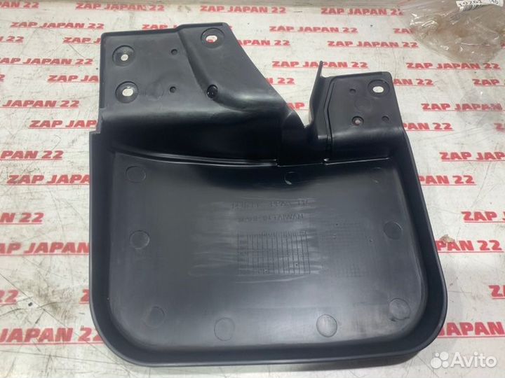 Брызговик передний правый Mitsubishi Pajero Sport