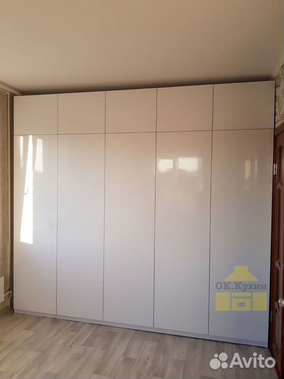 Угловой шкаф