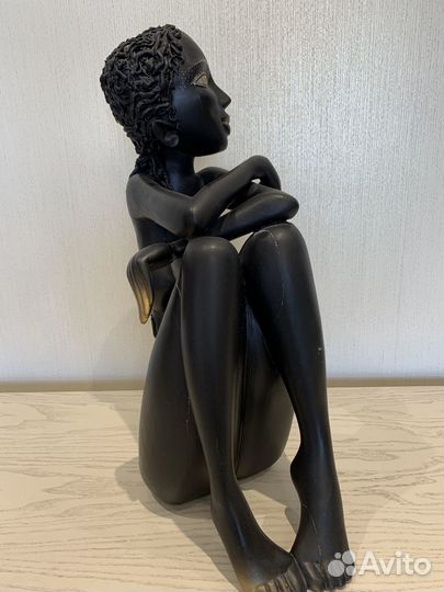 Фигурка негритянки (дерево)