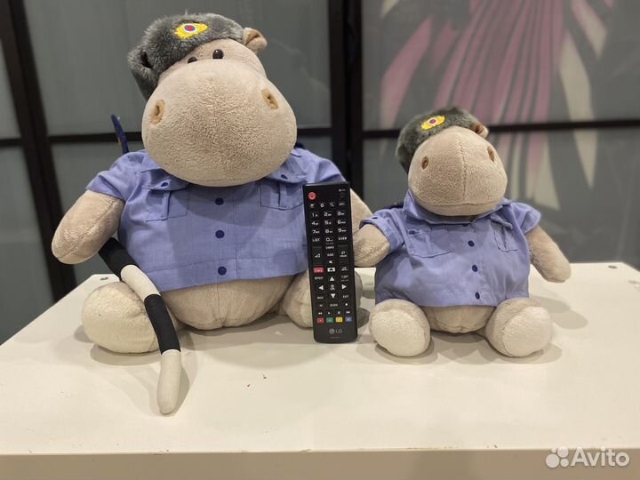 Игрушка бегемот - полицейский гаишник