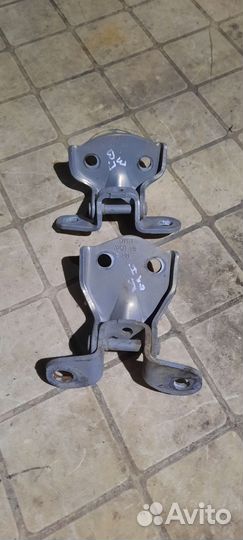 Петли задней правой двери на хендай акцент