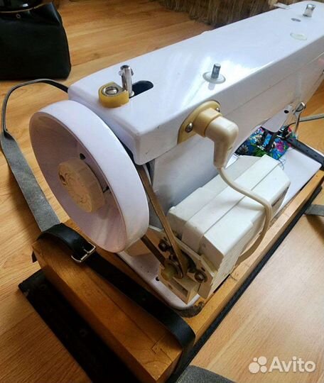 Швейная машина Чайка 132м