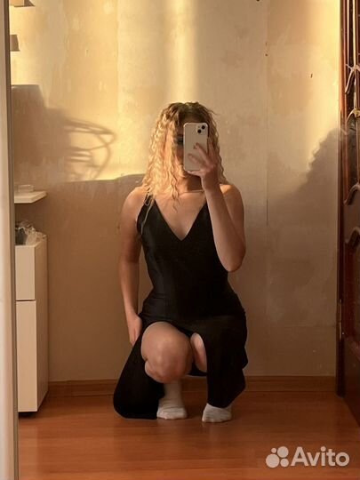 Атласное платье черное