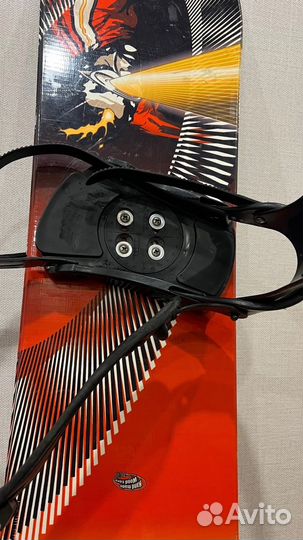 Сноуборд с креплением и ботинками