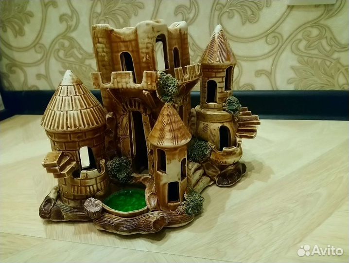 Замок в аквариум