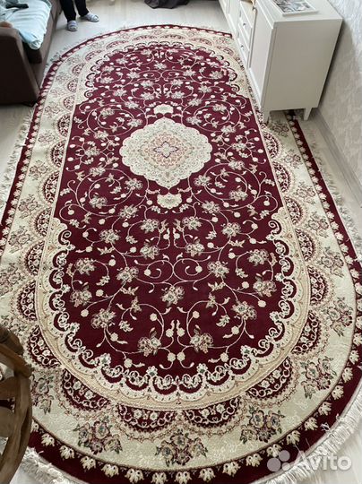 Ковер. Торг уместен. Длина 4м, ширина 2м