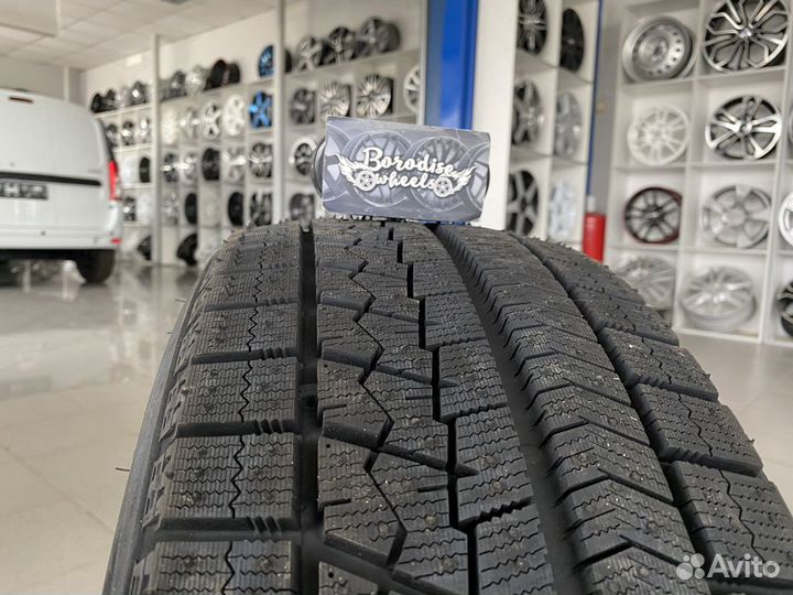 Bridgestone Blizzak VRX 225/40 R18