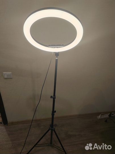 Кольцевая лампа со штативом