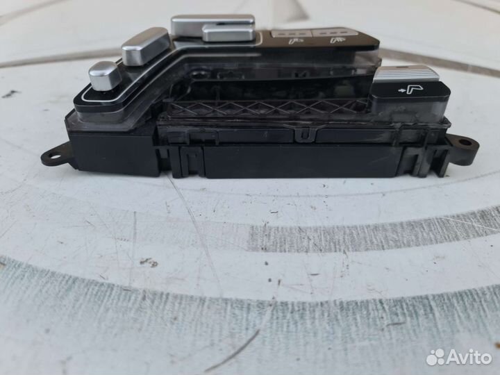 Блок заднего правого сиденья Mercedes W221