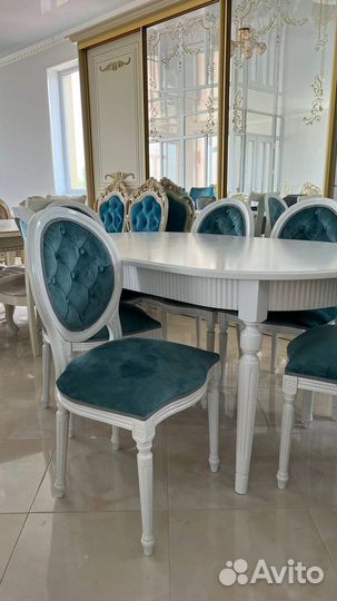 Стол и стулья