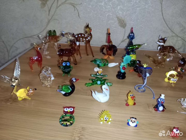 Фигурки из цветного стекла